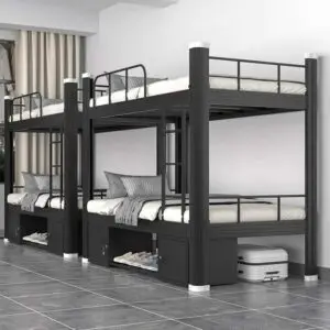 Svampdýna fyrir koju – Þægindi og ending í einum pakka Gæðamikil svampdýna sem er sérstaklega hönnuð fyrir kojur. Dýnan veitir góða mýkt og stuðning sem tryggir þægilegan svefn, hvort sem um er að ræða hótel, hostel eða starfsmannaaðstöðu. Helstu eiginleikar: Þægilegur svampur sem veitir jafnan stuðning Hentar fullkomlega í kojur (90 x 200 cm) Létt og auðveld í meðförum Endingargóð og heldur lögun sinni vel Andar vel og stuðlar að betra svefnumhverfi Hentar fyrir hótel, gistiheimili og starfsmannaaðstöðu Hagkvæm lausn án þess að skerða gæði Þessi dýna er áreiðanleg og þægileg lausn fyrir daglega notkun þar sem bæði gæði og verð skipta máli.